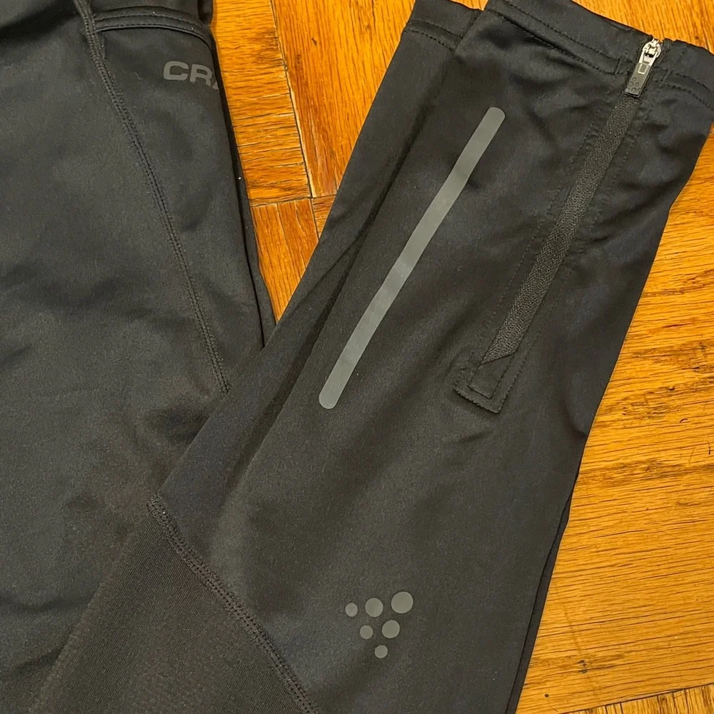 Black Athletic Leggings with Pocket - Picture 2 of 8